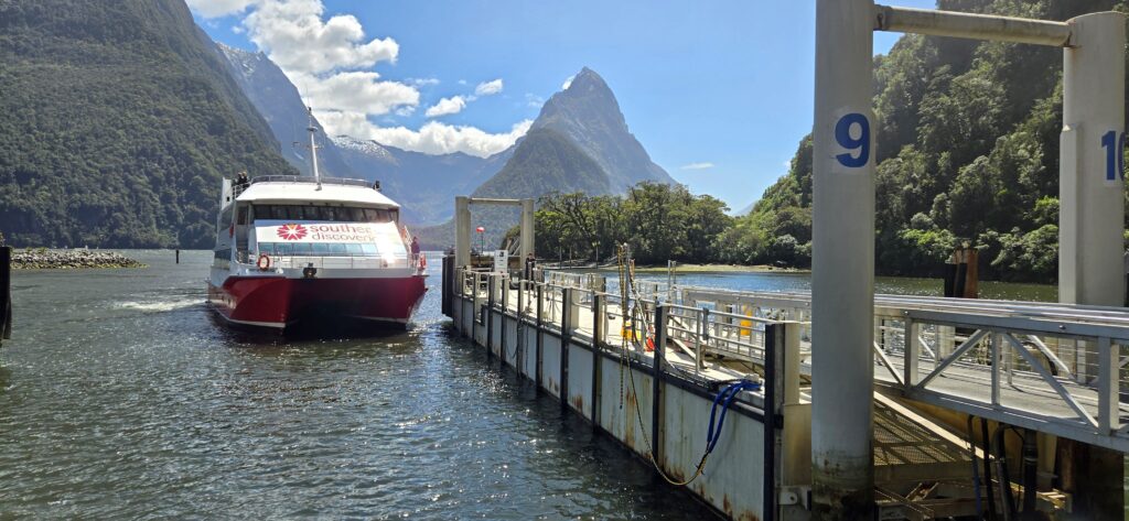 Southern Discoveries boat coming to dock