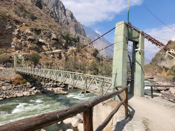 Extension bridge at the start of the trail