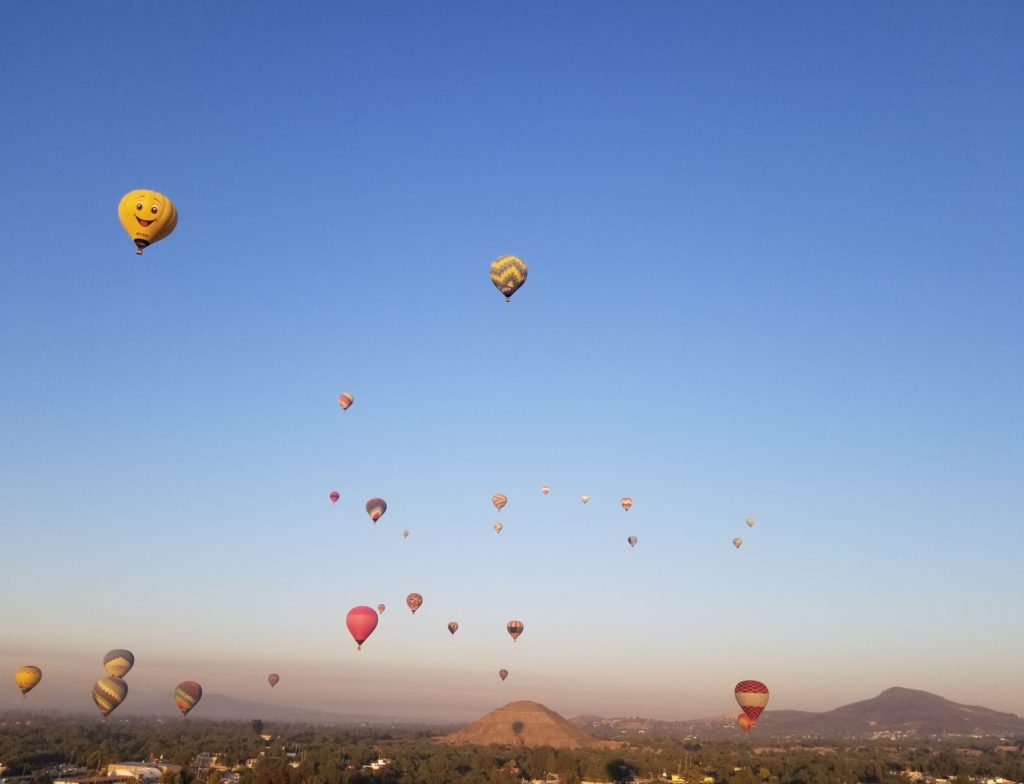 Hot air balloon over Teotihuacan