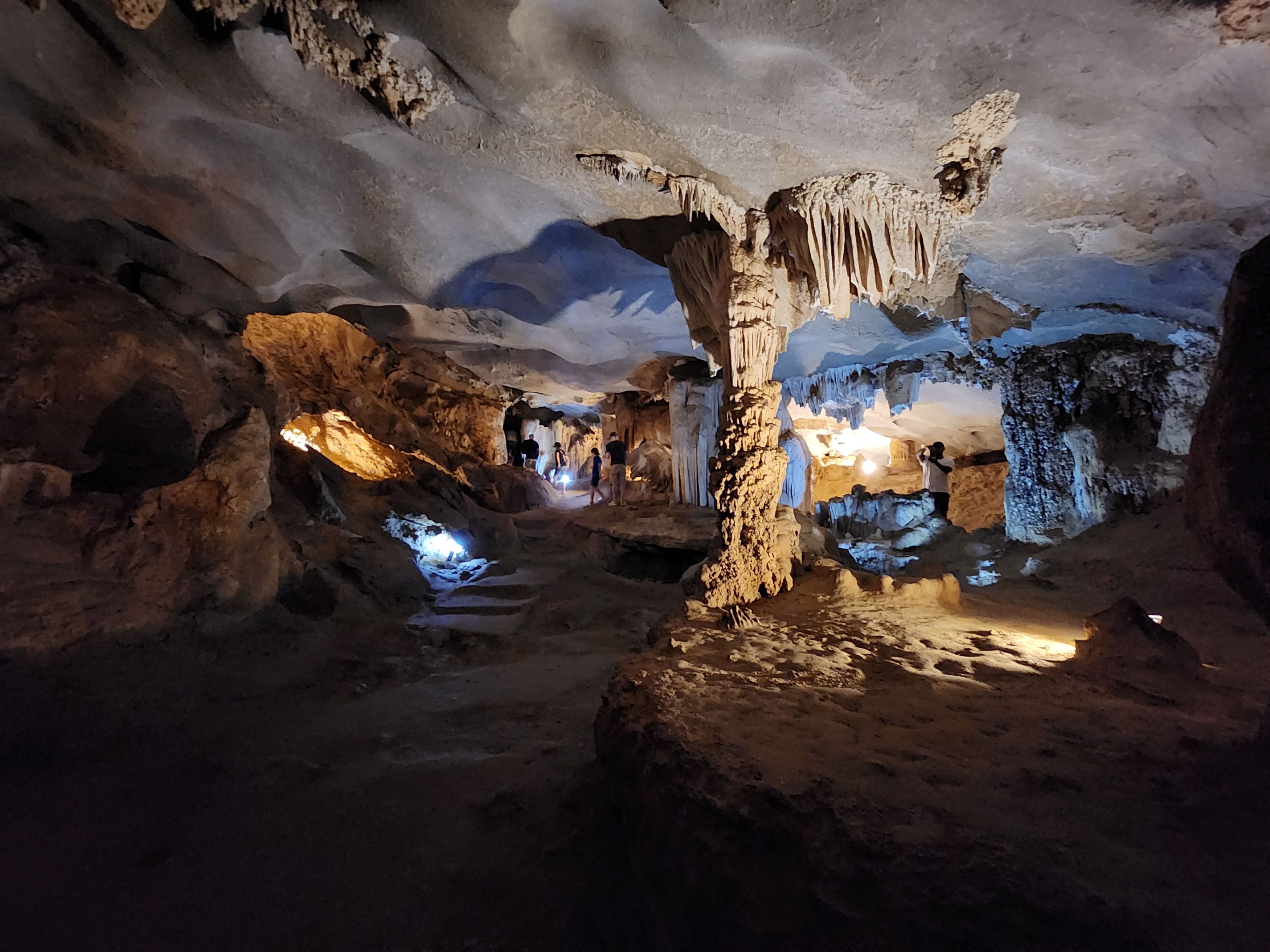 Bai Tu Long Bay Cave