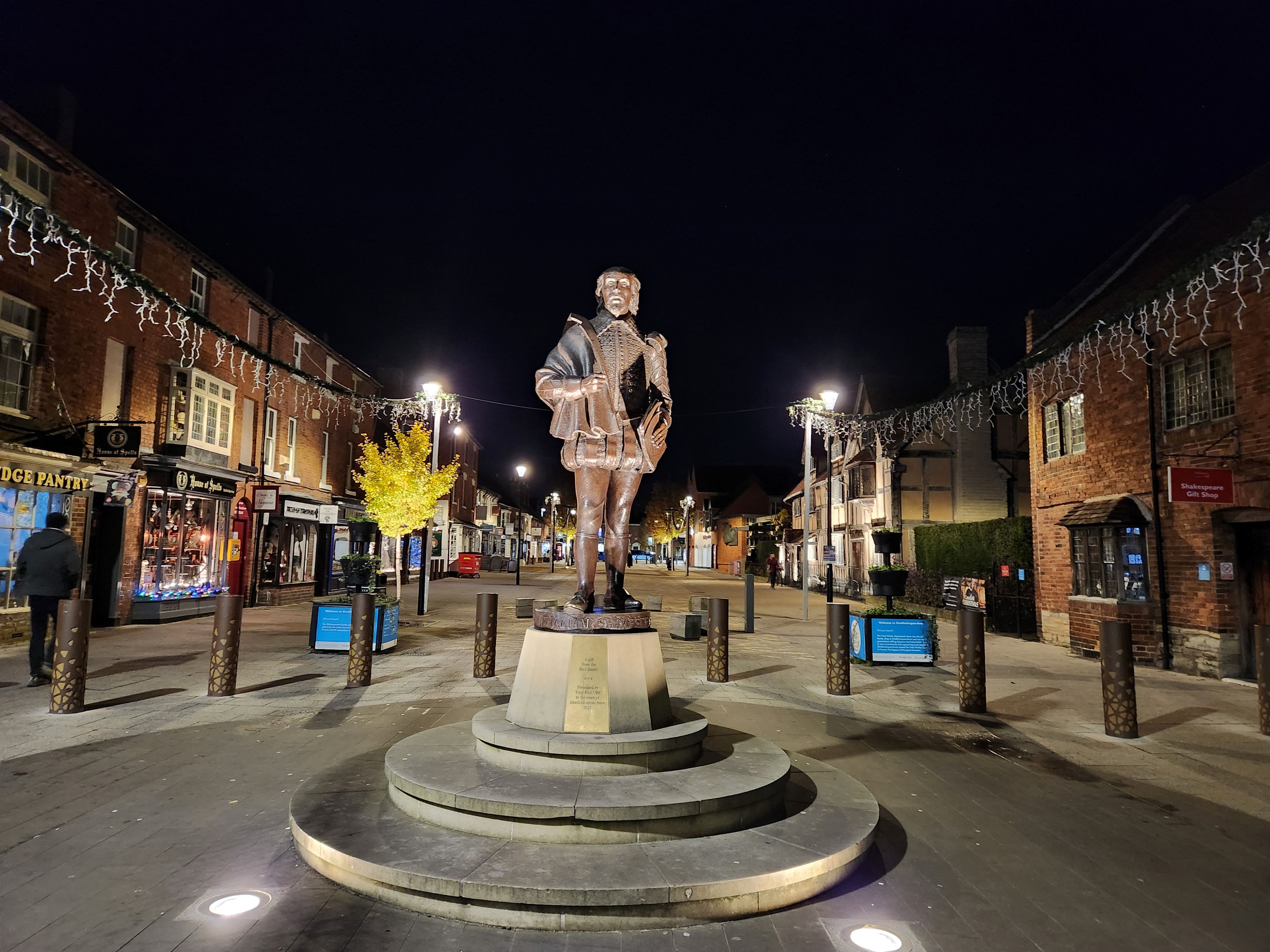 Shakespeare statue, Stratford