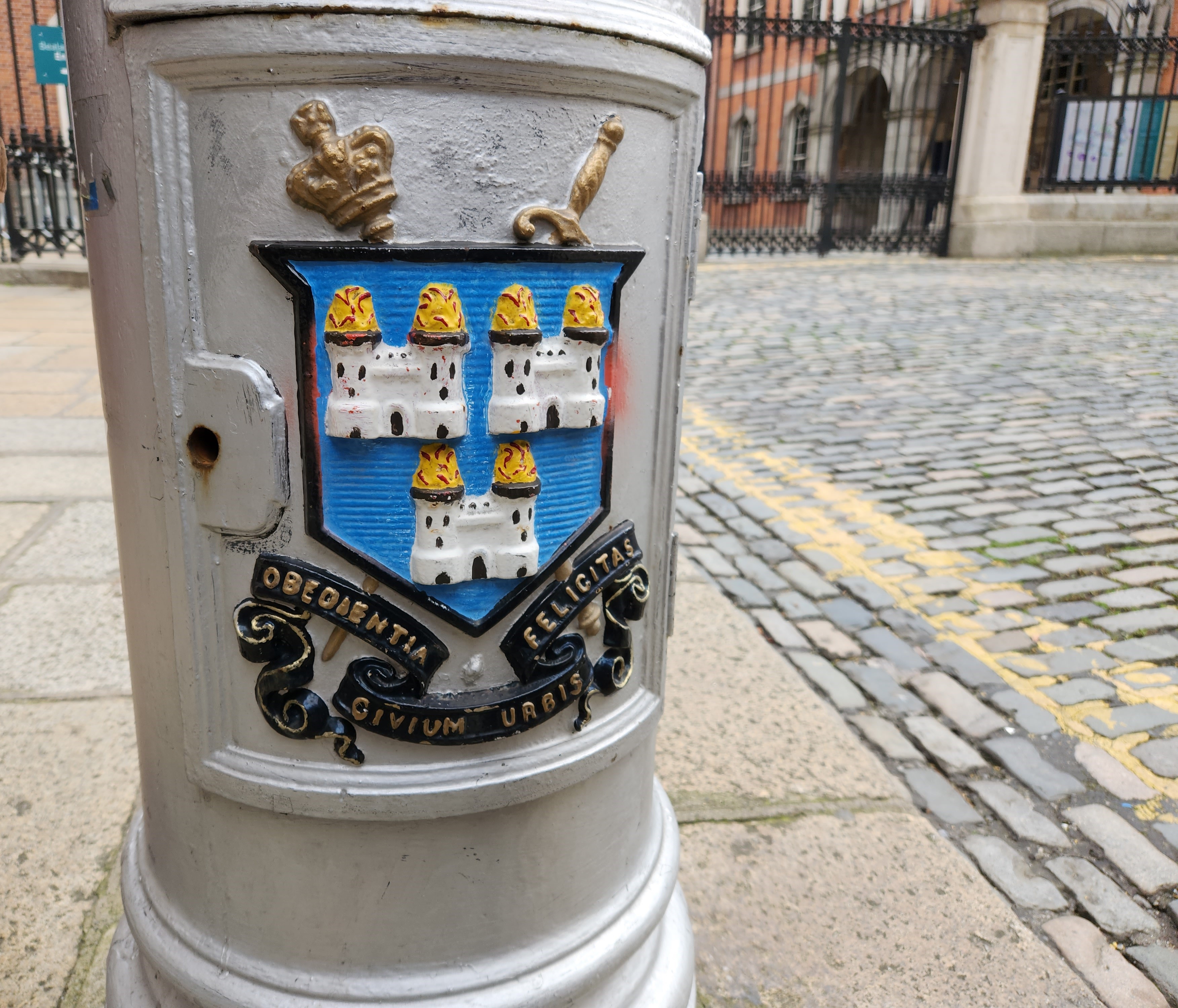 Crest of Dublin - first stop on walking tour