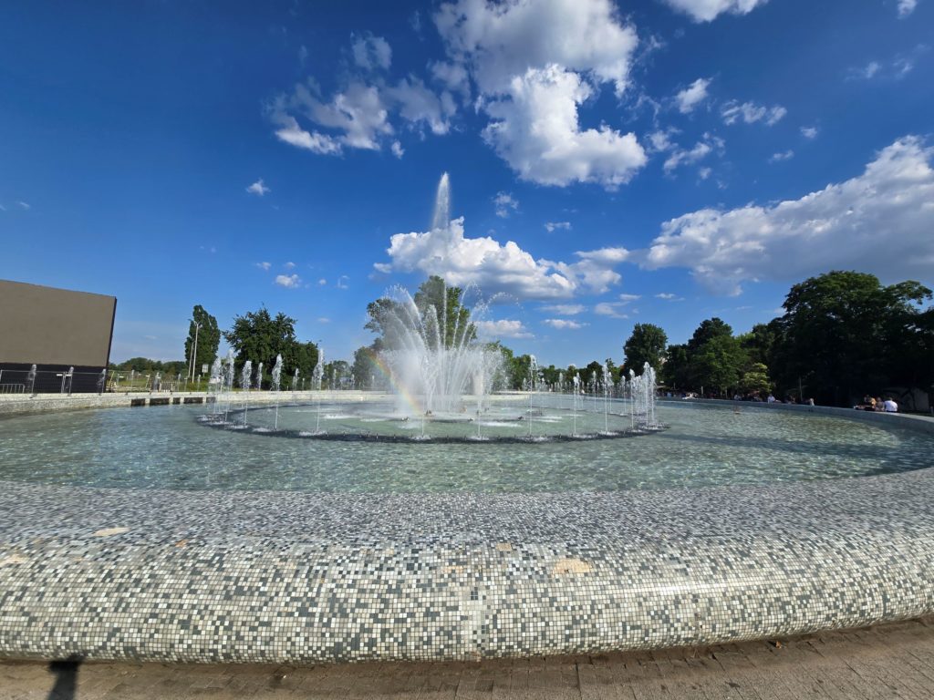 Free thing to do in Warsaw: Multimedia Fountain Park