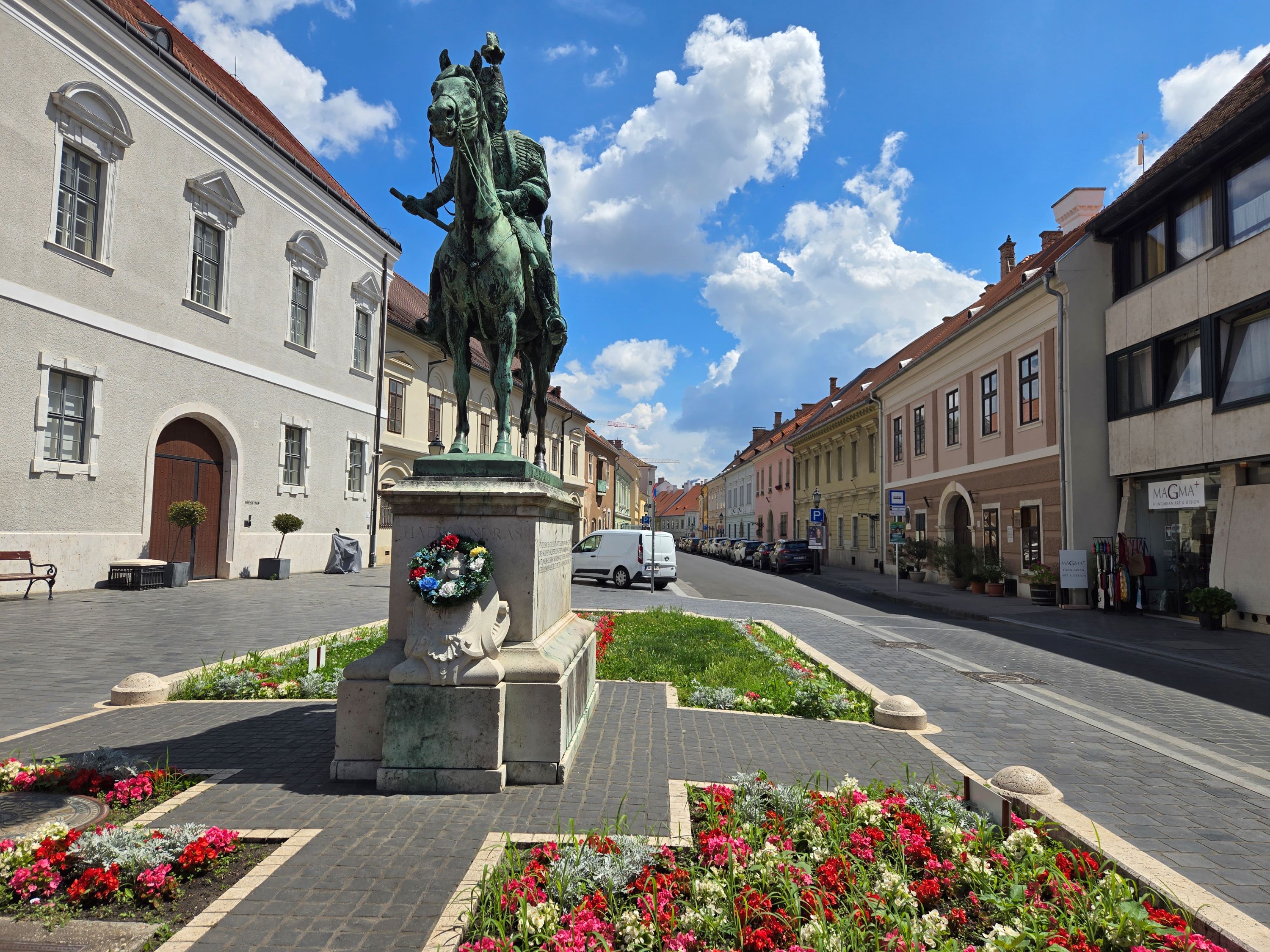 Things to do in Budapest - statues